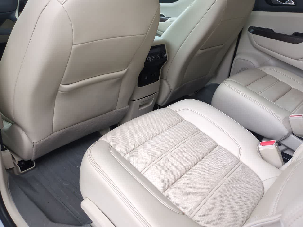 Used 2022 GMC Acadia Denali w/ Denali Technology Package FWD image 18
