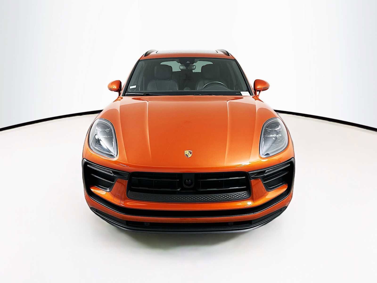 Certified 2024 Porsche Macan AWD/4WD image 6