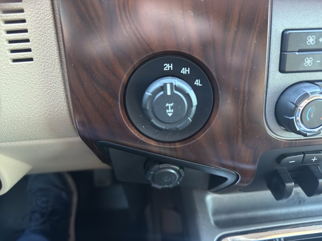 Used 2012 Ford F250 Lariat w/ Lariat Interior Pkg image 19