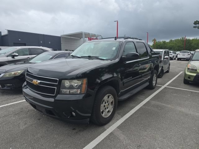 Used 2013 Chevrolet Avalanche LS RWD image 2