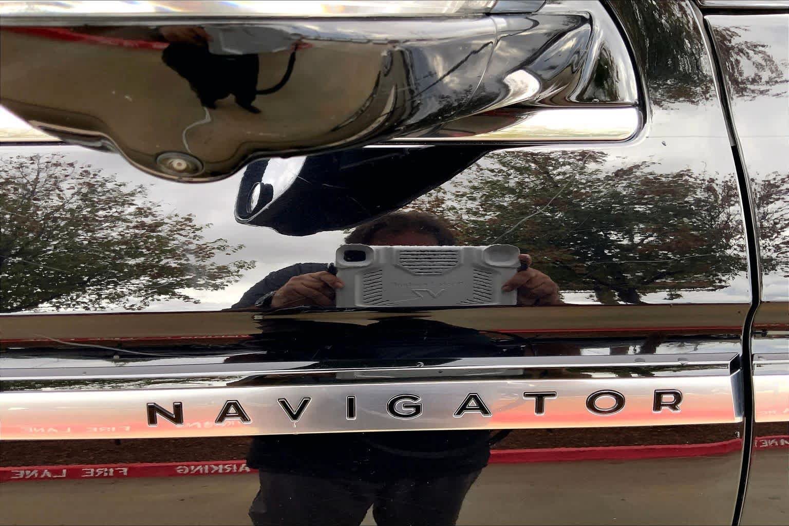 Used 2025 Lincoln Navigator Reserve AWD/4WD image 10
