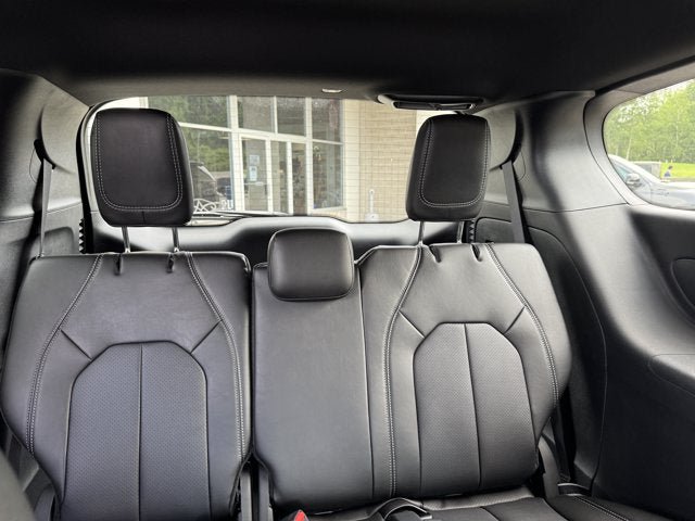 New 2027 Chrysler Pacifica Select FWD image 32