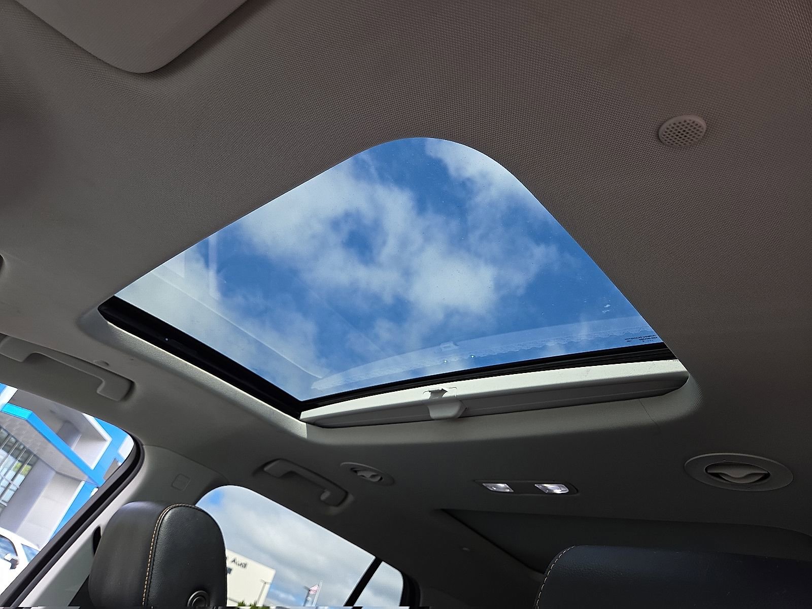 Used 2019 Chevrolet Traverse LT w/ LT Premium Package image 15