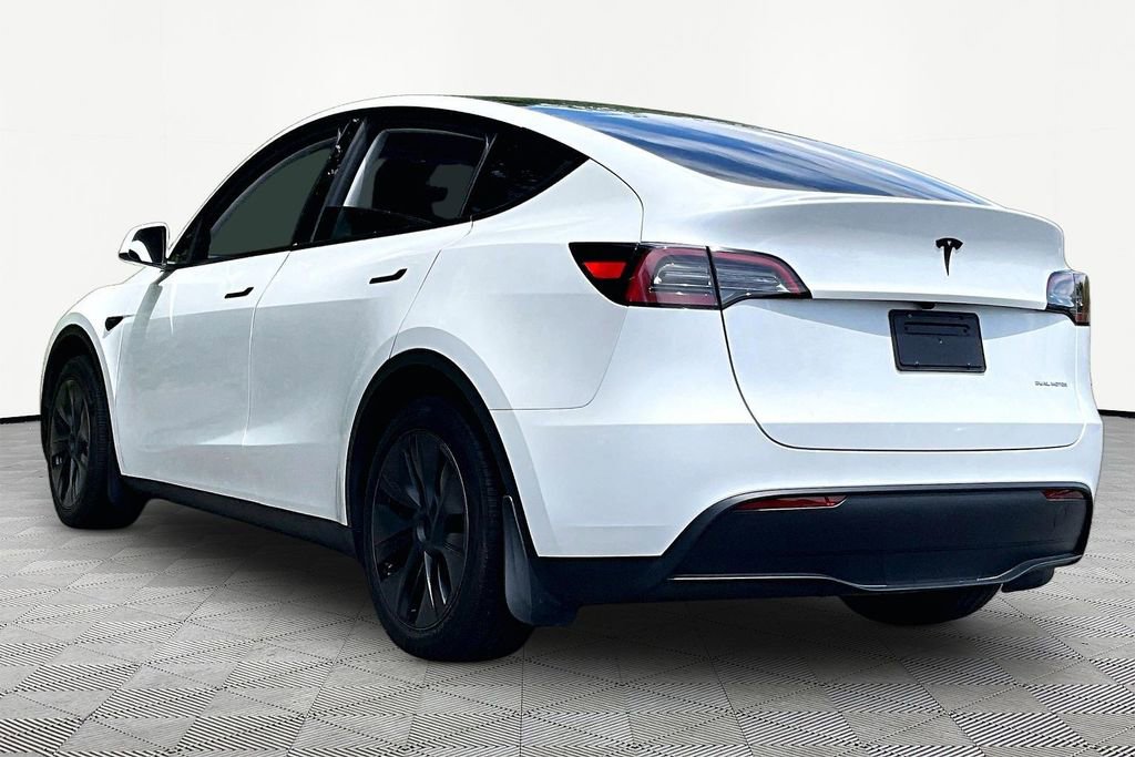 Used 2024 Tesla Model Y Long Range AWD/4WD image 4