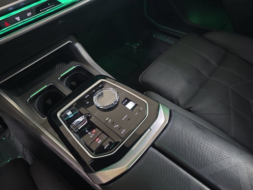 Used 2023 BMW 760i xDrive AWD/4WD image 26