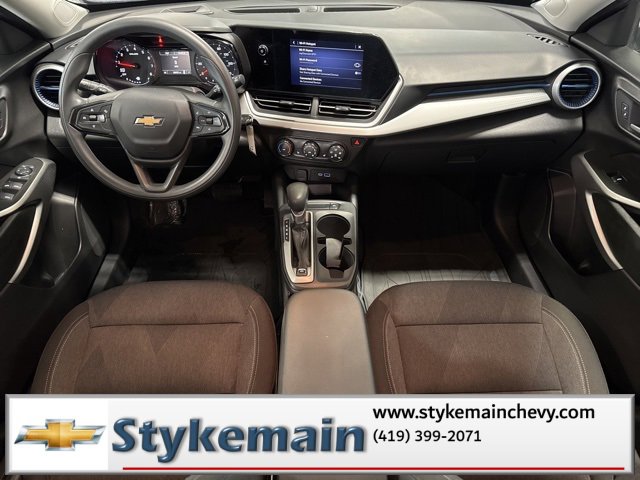 Used 2024 Chevrolet Trax LS w/ LS Convenience Package image 3