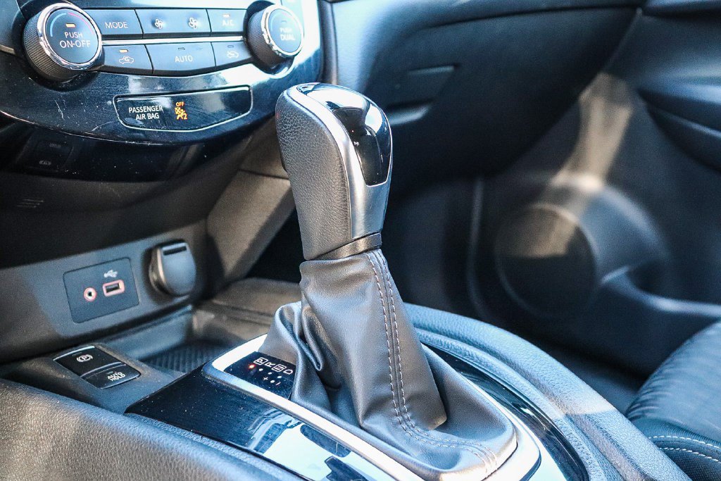 Used 2019 Nissan Rogue SV w/ Premium Package FWD image 18