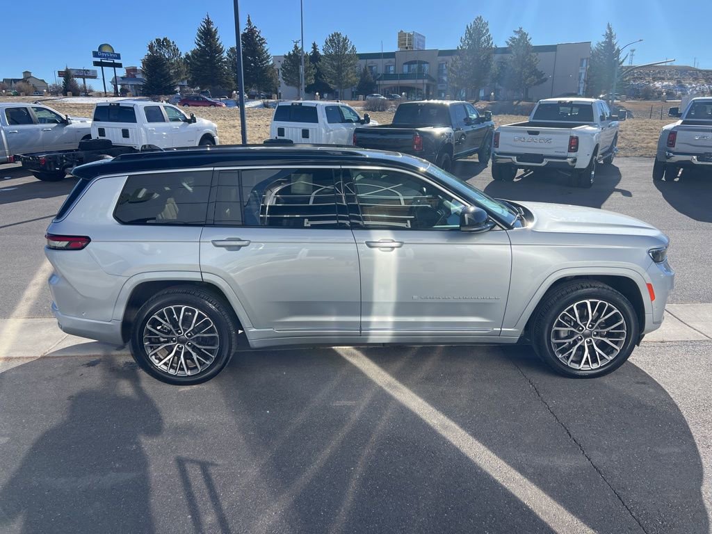 Used 2024 Jeep Grand Cherokee L Summit AWD/4WD image 7