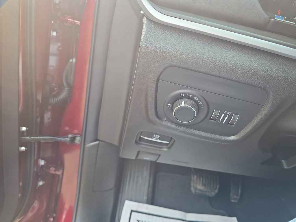 New 2026 Jeep Grand Cherokee Altitude image 12