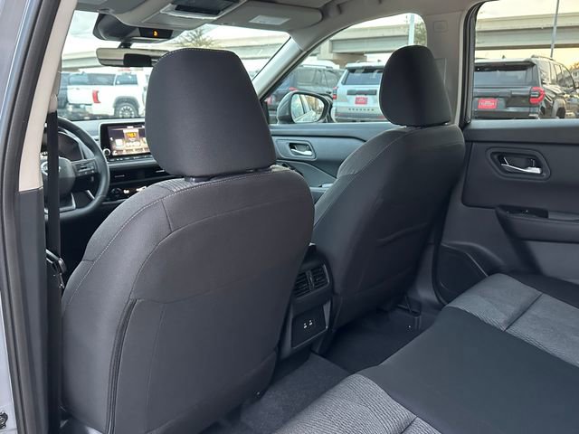 Used 2026 Nissan Rogue SV image 31