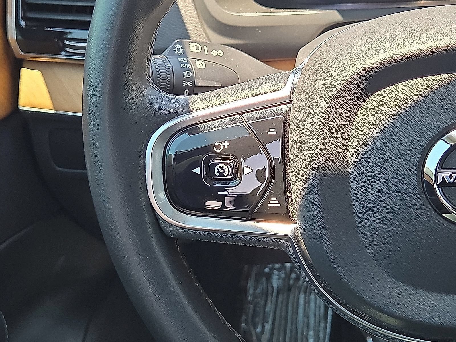 Certified 2023 Volvo XC90 B6 Plus w/ Protection Package Premier AWD/4WD image 20
