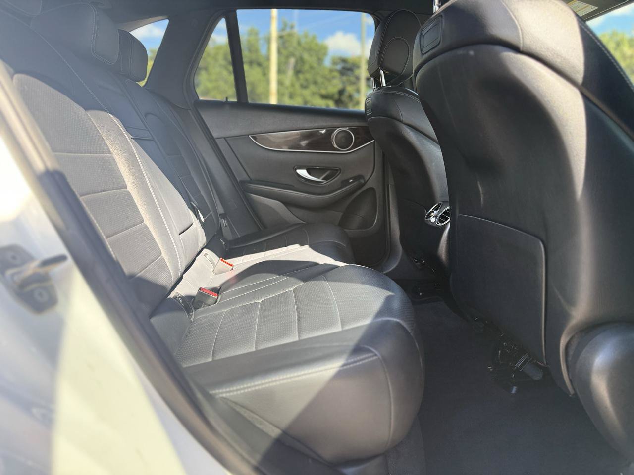 Used 2019 Mercedes-Benz GLC 300 w/ Premium Package image 40