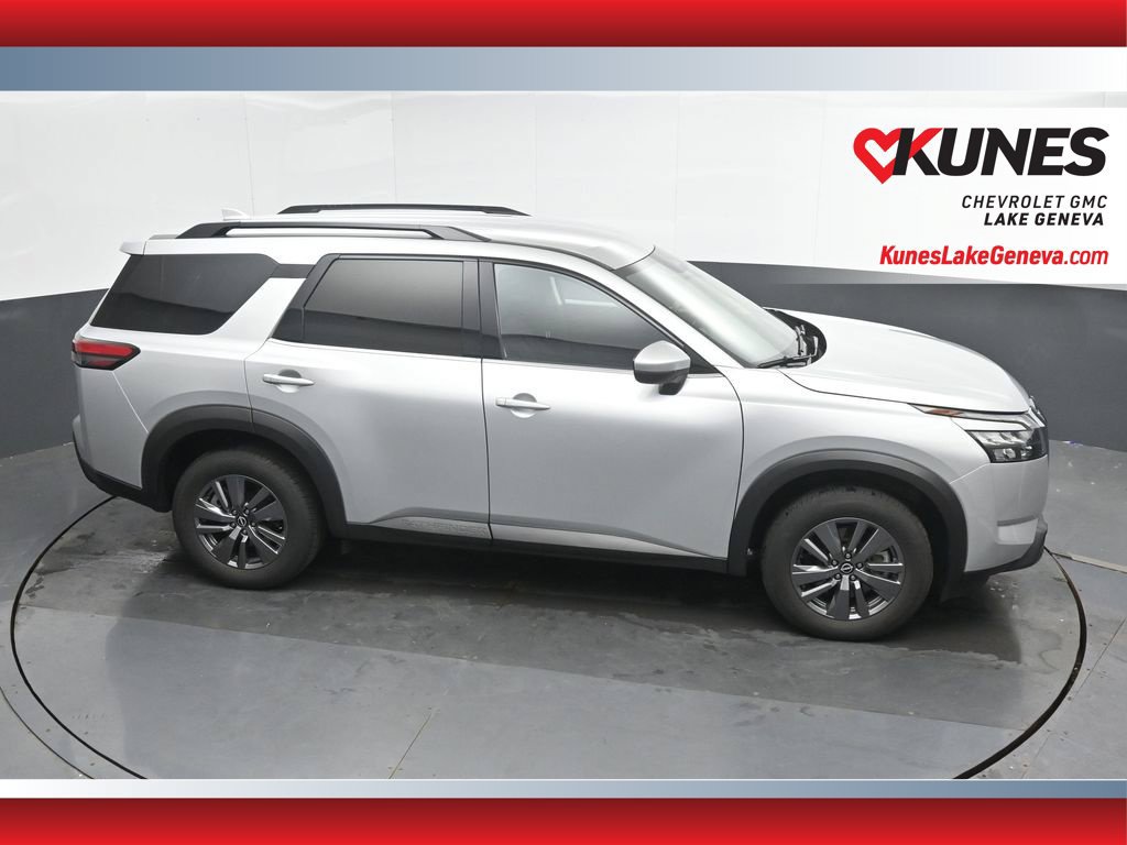 Used 2025 Nissan Pathfinder SV FWD image 32