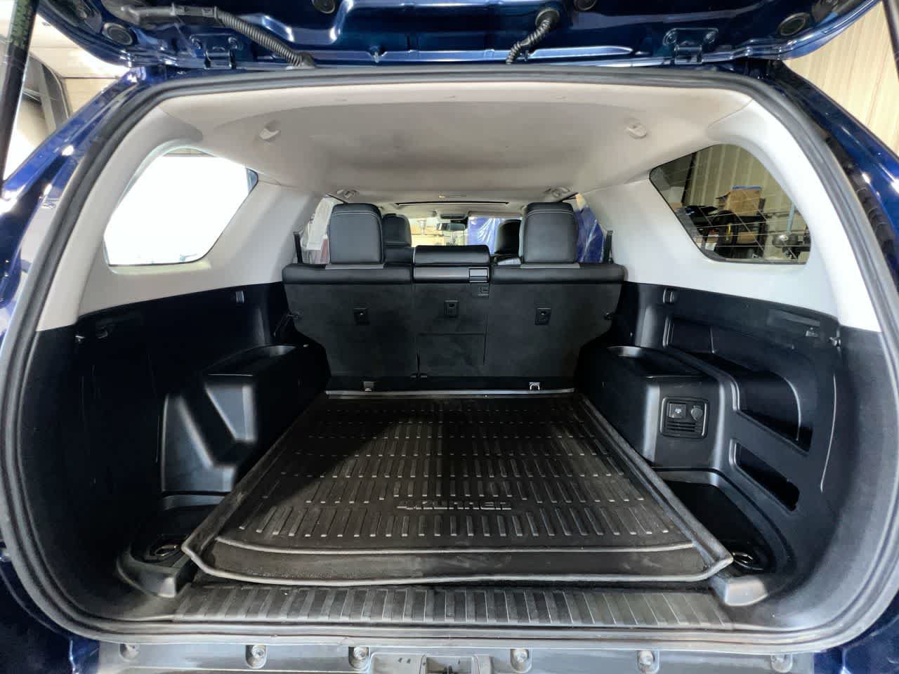 Used 2022 Toyota 4Runner SR5 Premium w/ Moonroof Package AWD/4WD image 24