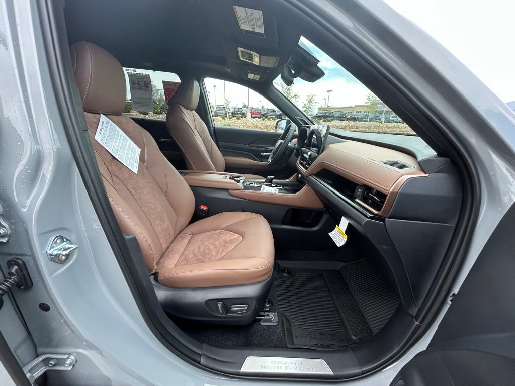 Used 2026 Toyota Grand Highlander AWD Hybrid image 28