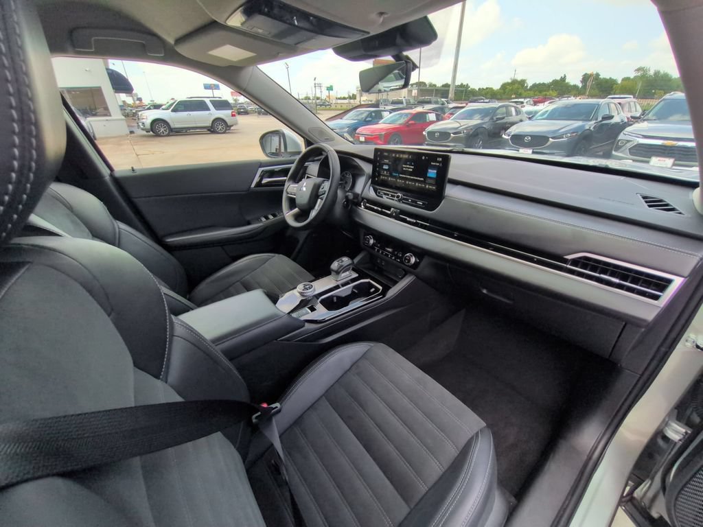 Used 2025 Mitsubishi Outlander SE FWD image 32