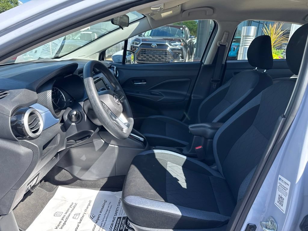 Used 2025 Nissan Versa SV FWD image 11