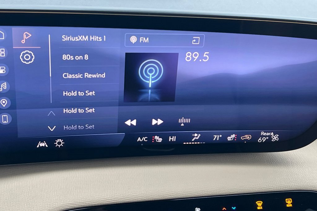 Used 2025 Buick Enclave Preferred image 16