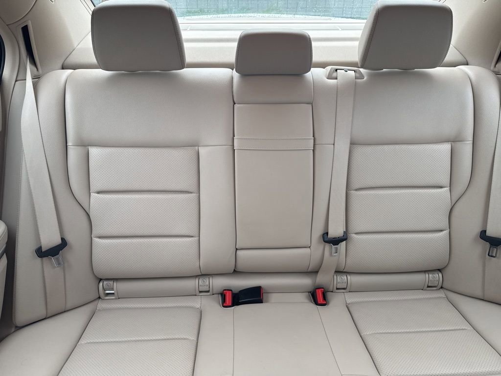 Used 2015 Mercedes-Benz E 350 4MATIC Sedan image 52