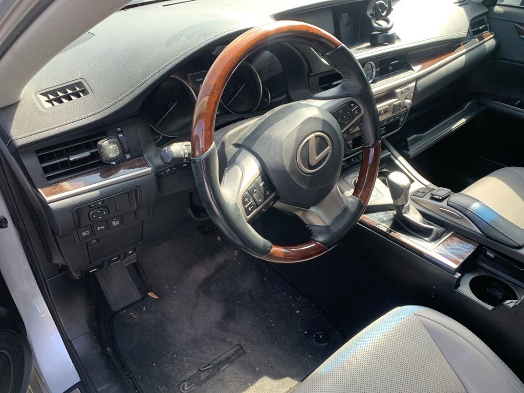 Used 2017 Lexus ES 350 w/ Luxury Package FWD image 19
