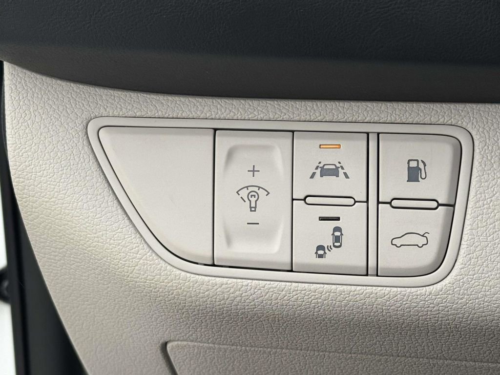 Used 2021 Genesis G70 2.0T w/ Prestige Package AWD/4WD image 17