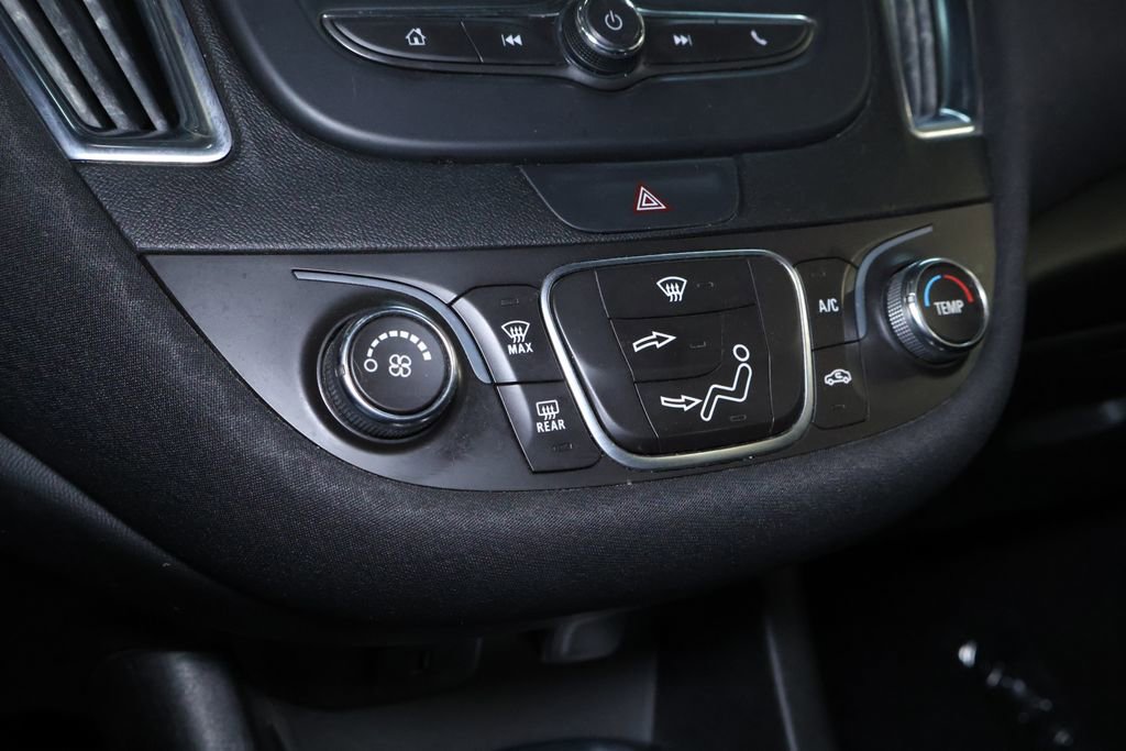 Used 2018 Chevrolet Malibu LT FWD image 28