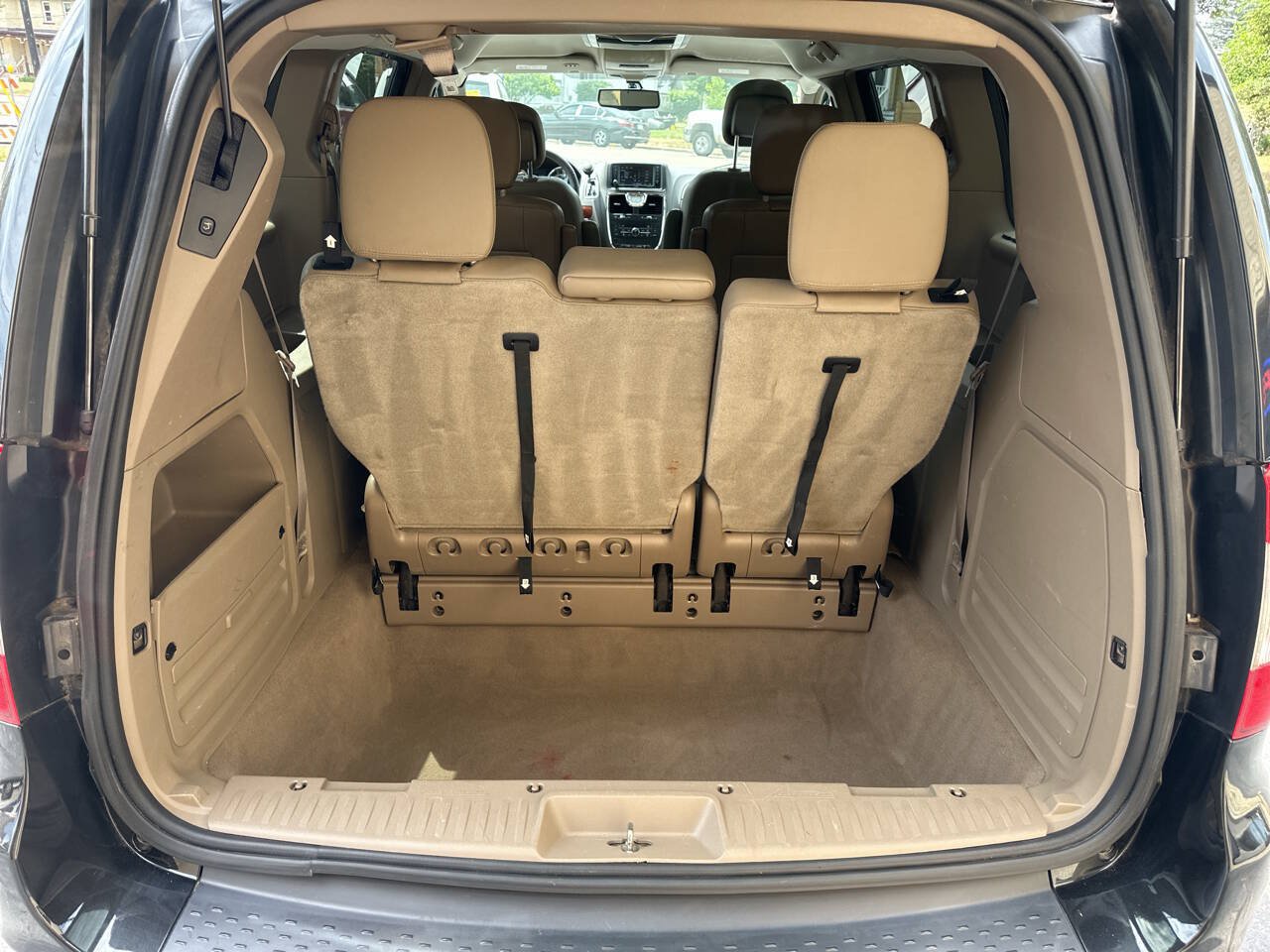 Used 2015 Chrysler Town & Country Touring-L w/ Driver Convenience Group FWD image 8
