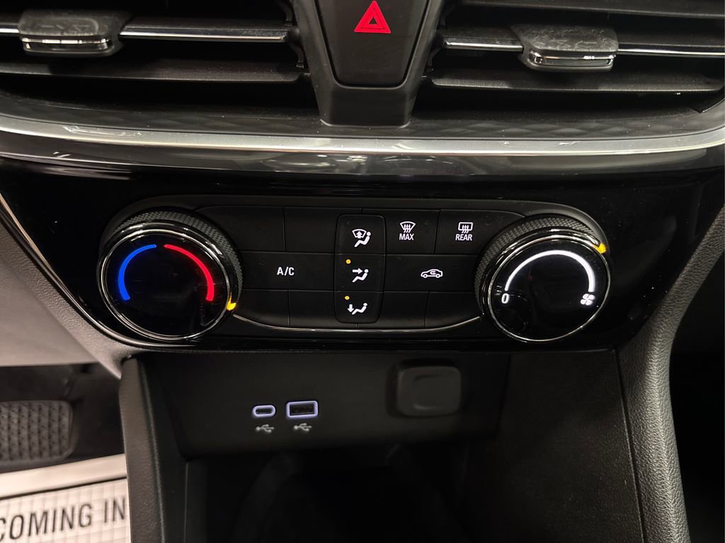 Used 2024 Buick Encore GX Sport Touring image 31