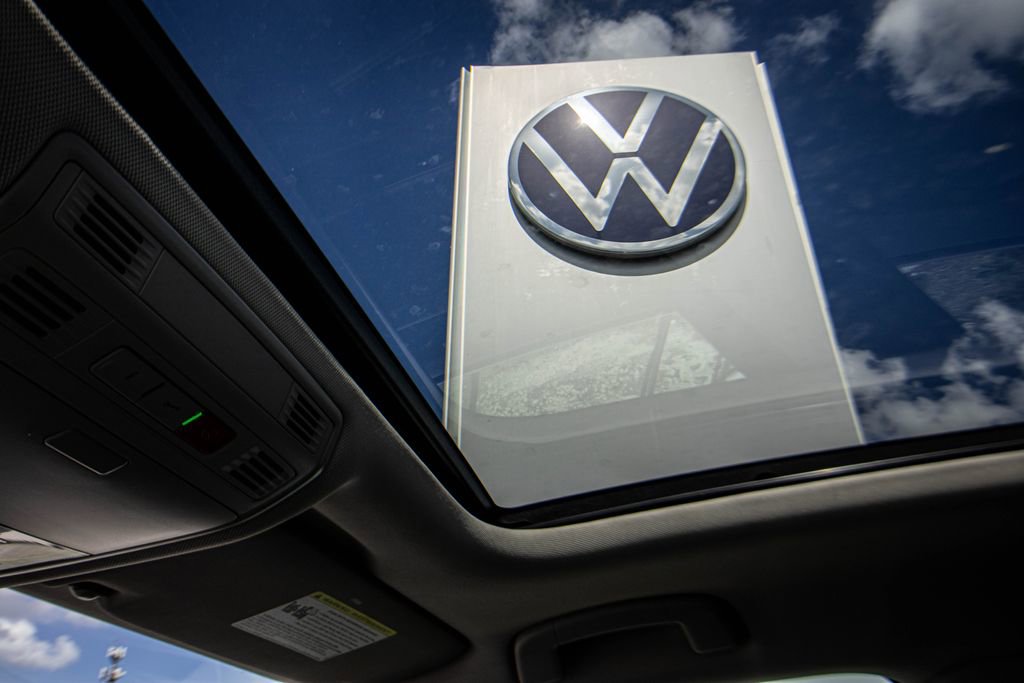 Certified 2022 Volkswagen Jetta SE image 44