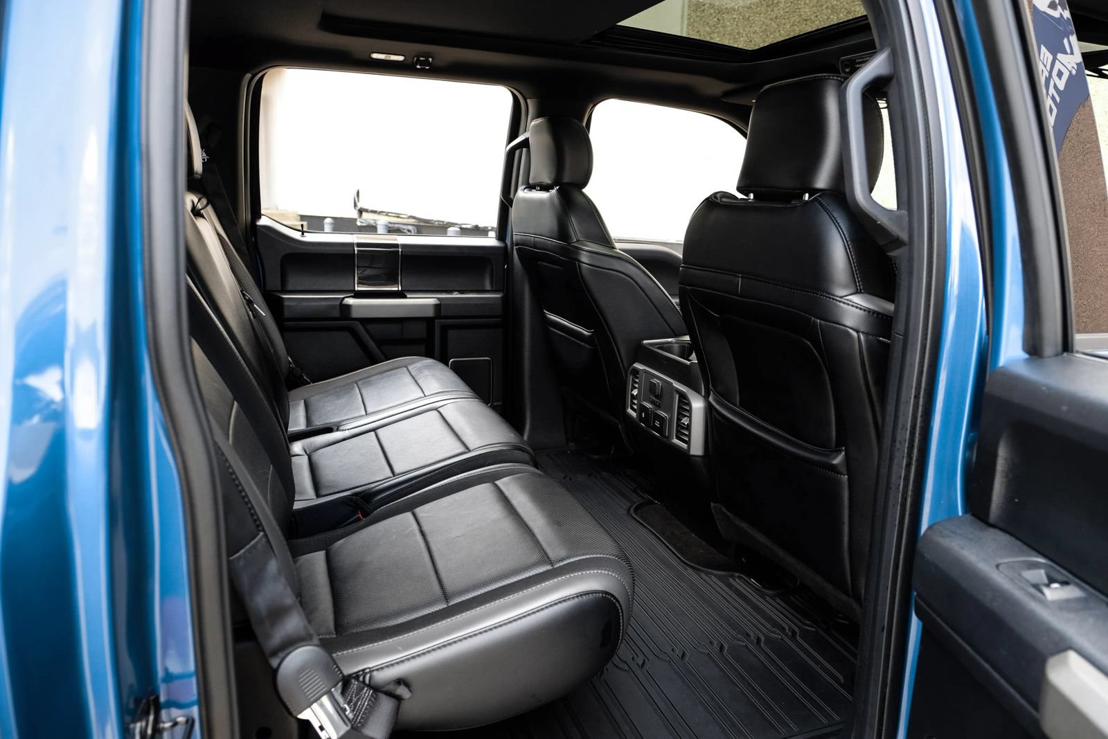 Used 2019 Ford F150 Raptor w/ Equipment Group 802A Luxury AWD/4WD image 34