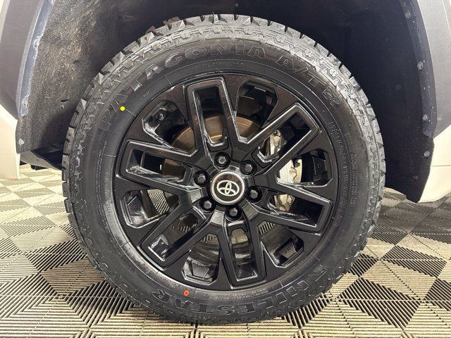 Used 2025 Toyota Tundra Limited AWD/4WD image 10