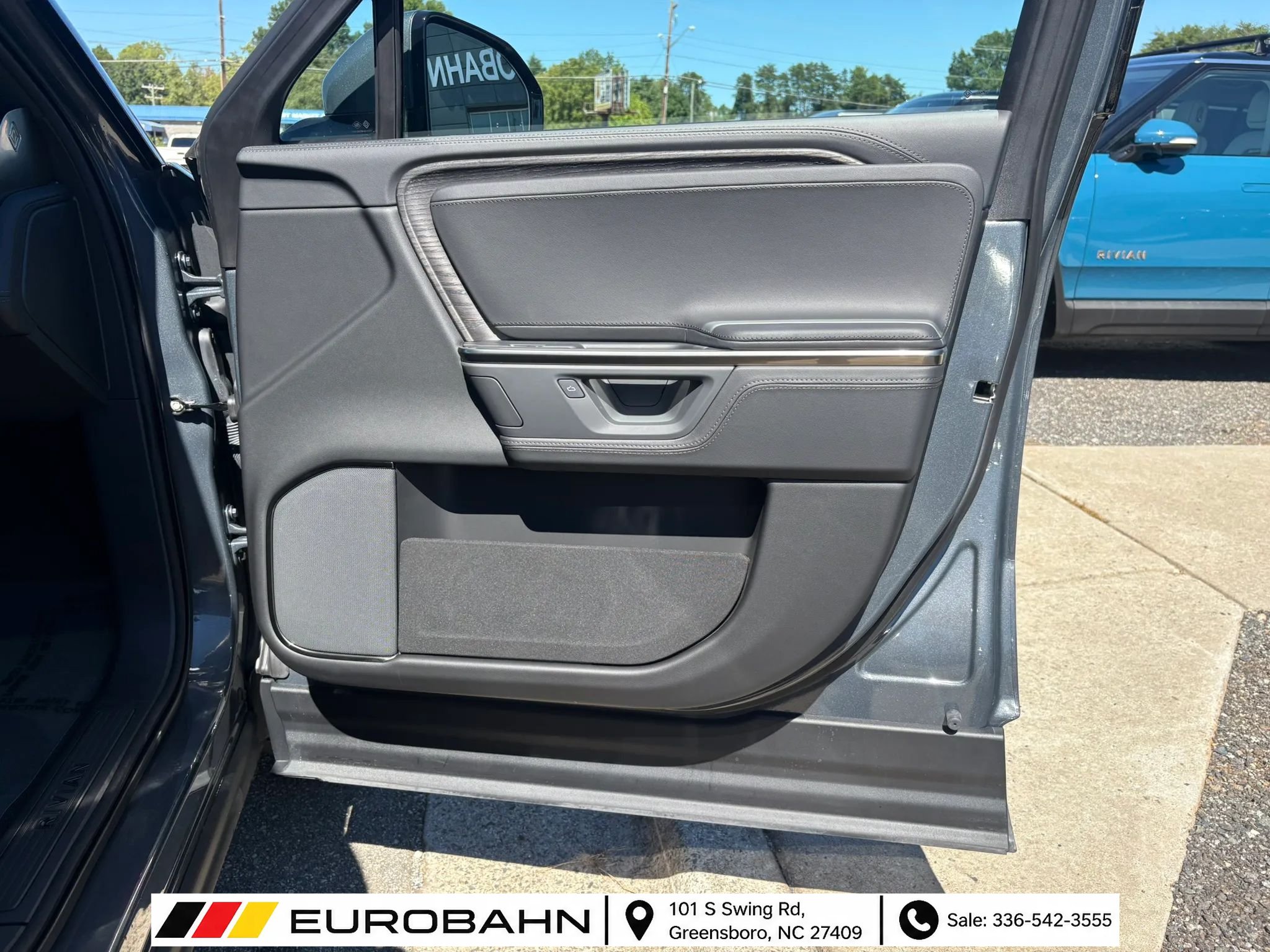 Used 2025 Rivian R1S Adventure Dual AWD/4WD image 18