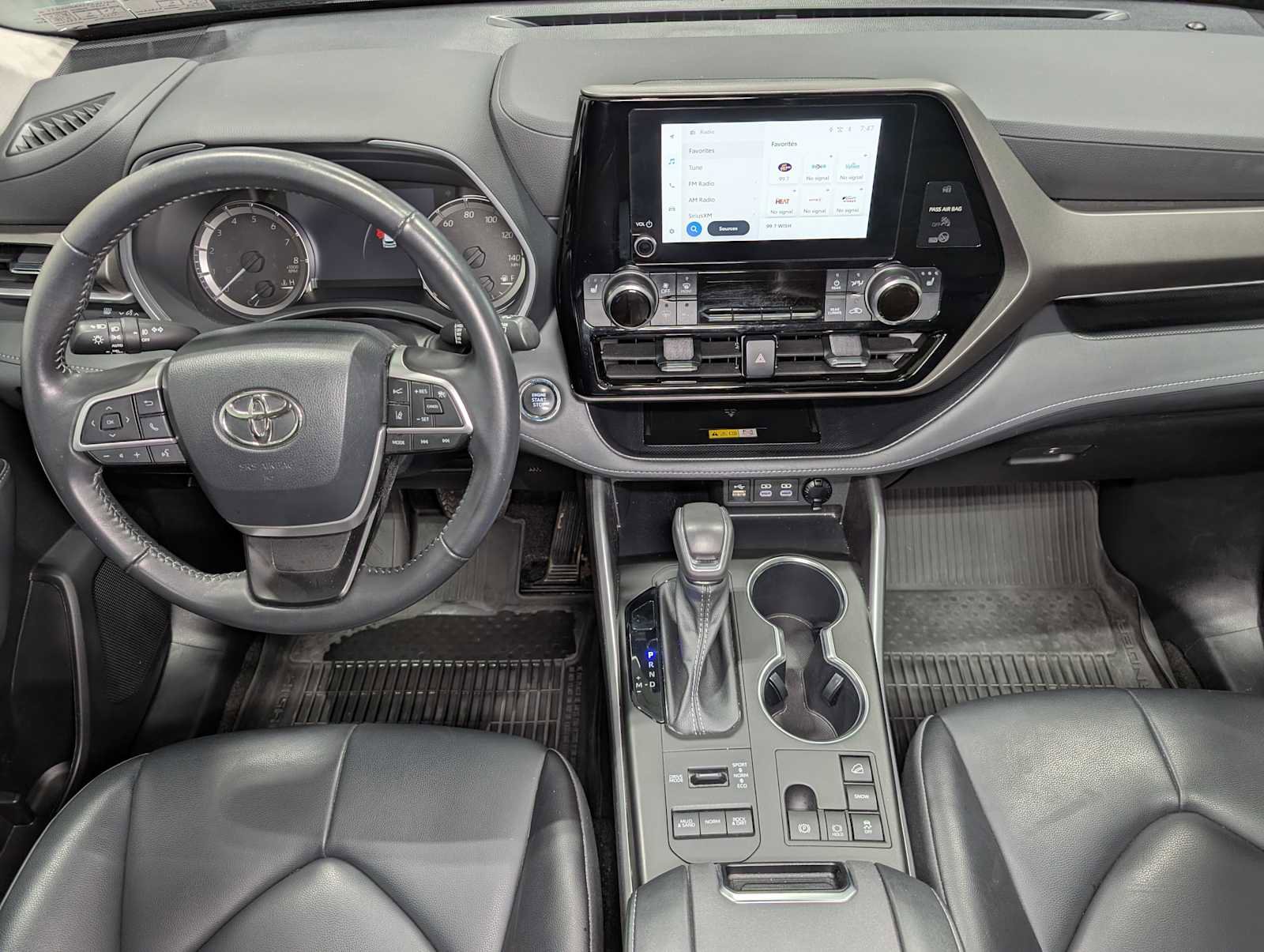 Used 2023 Toyota Highlander XLE image 18