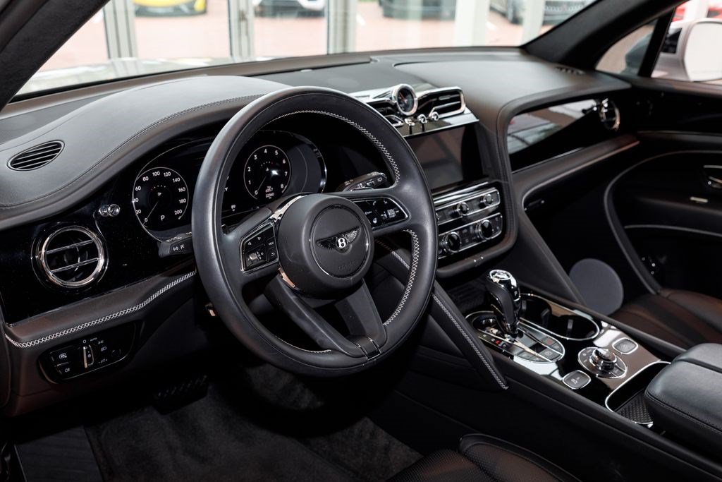 Used 2023 Bentley Bentayga AWD/4WD image 34