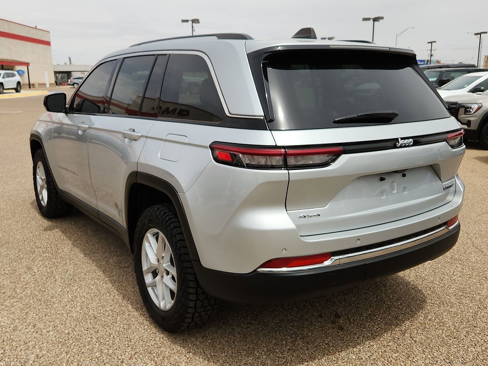 Used 2023 Jeep Grand Cherokee Limited AWD/4WD image 3