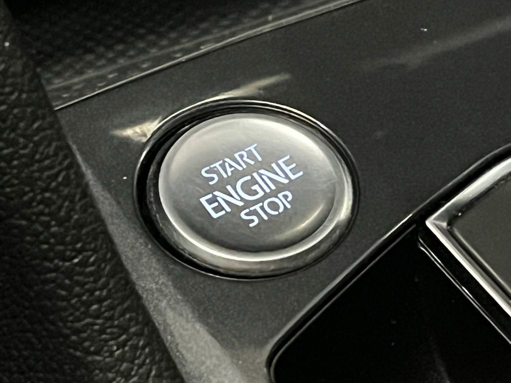 Used 2020 Volkswagen Tiguan SE w/ Panoramic Sunroof Package image 15