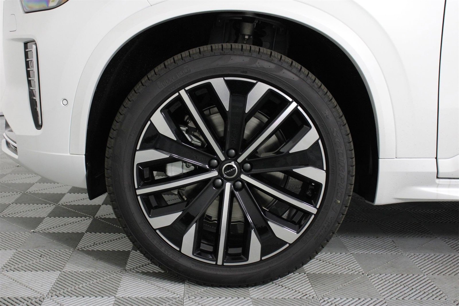 New 2026 Volvo XC90 B6 Plus w/ Protection Package image 13