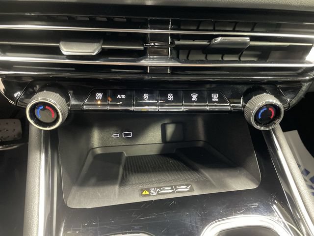 Used 2026 Chevrolet Traverse LT AWD/4WD image 11
