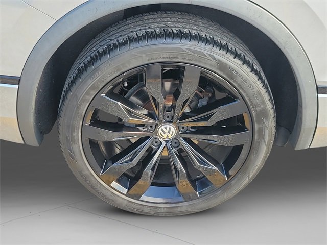 Used 2020 Volkswagen Tiguan SE R-Line image 32