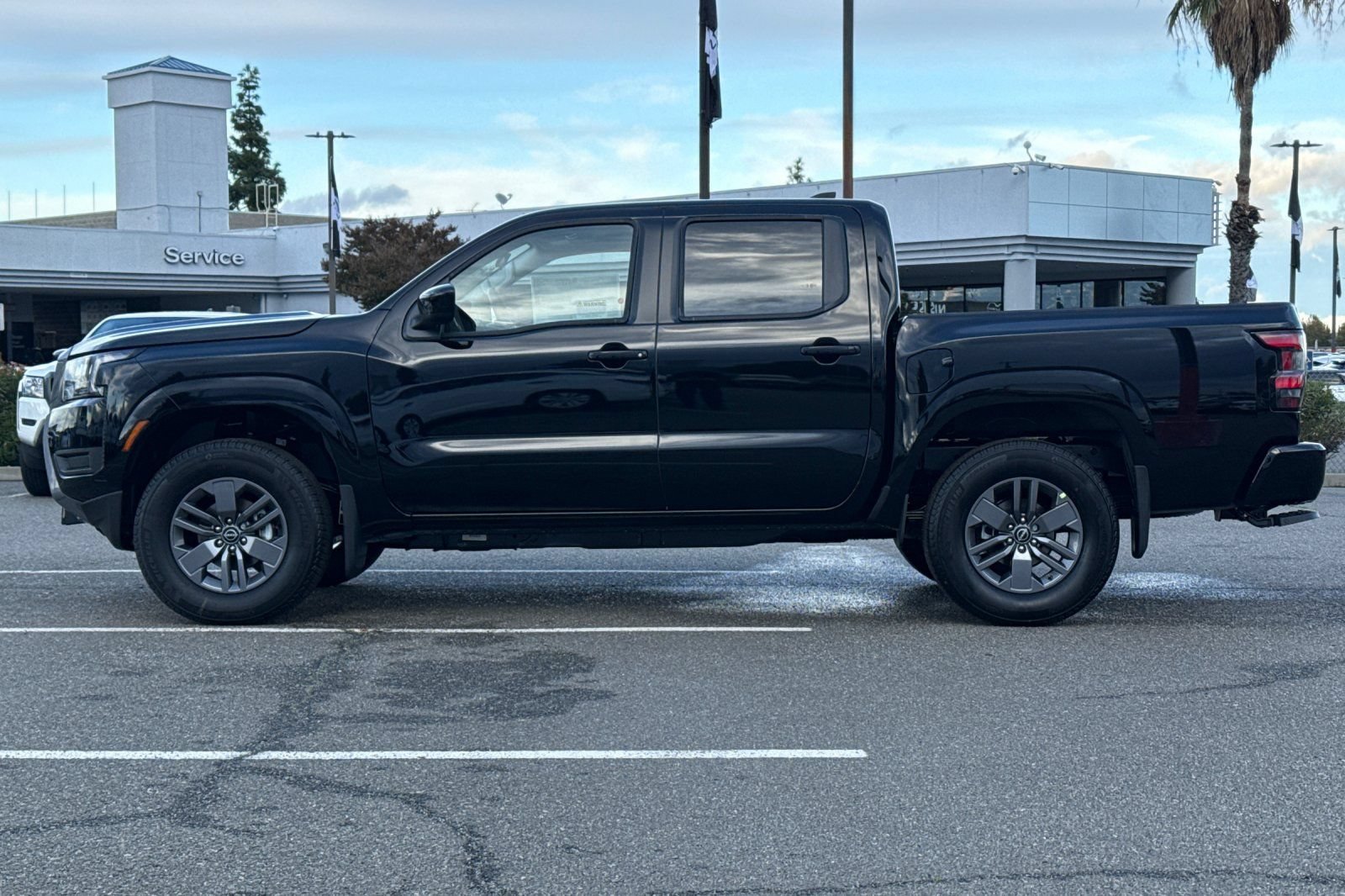 New 2026 Nissan Frontier SV w/ Tow Package AWD/4WD image 9