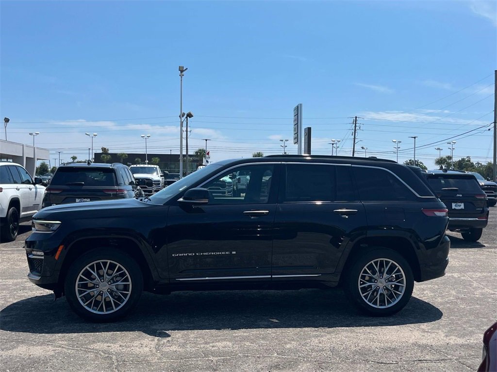 New 2025 Jeep Grand Cherokee Summit image 2