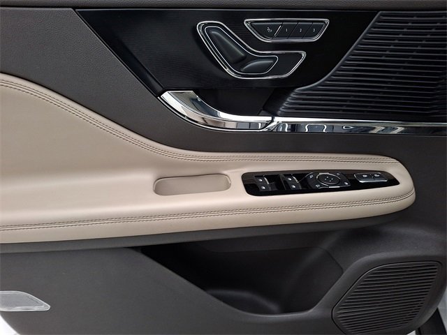 Certified 2020 Lincoln Corsair AWD image 13