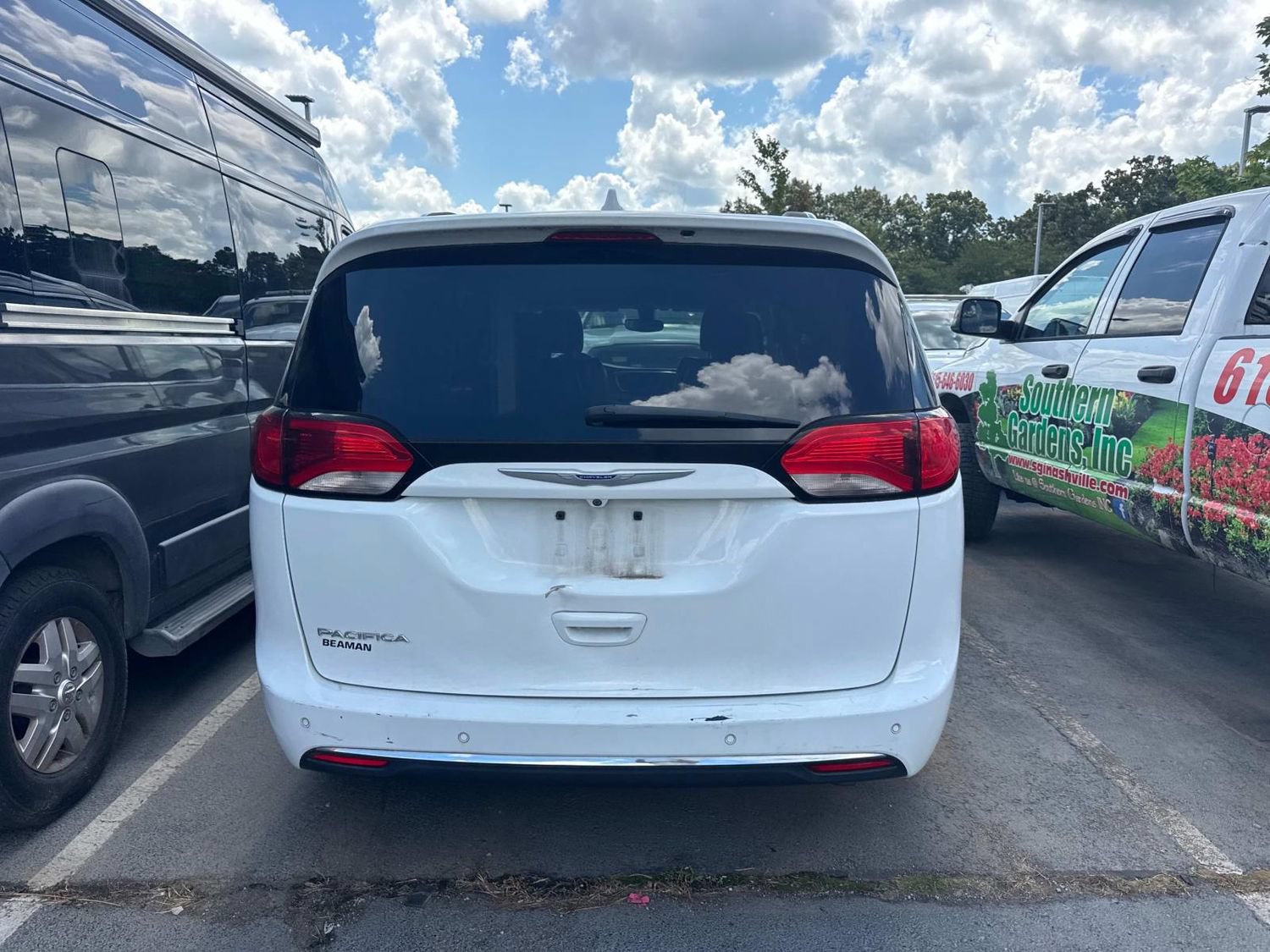 Used 2019 Chrysler Pacifica Touring-L FWD image 9