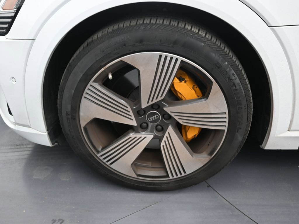 Used 2023 Audi e-tron Premium Plus w/ Premium Plus Package image 9