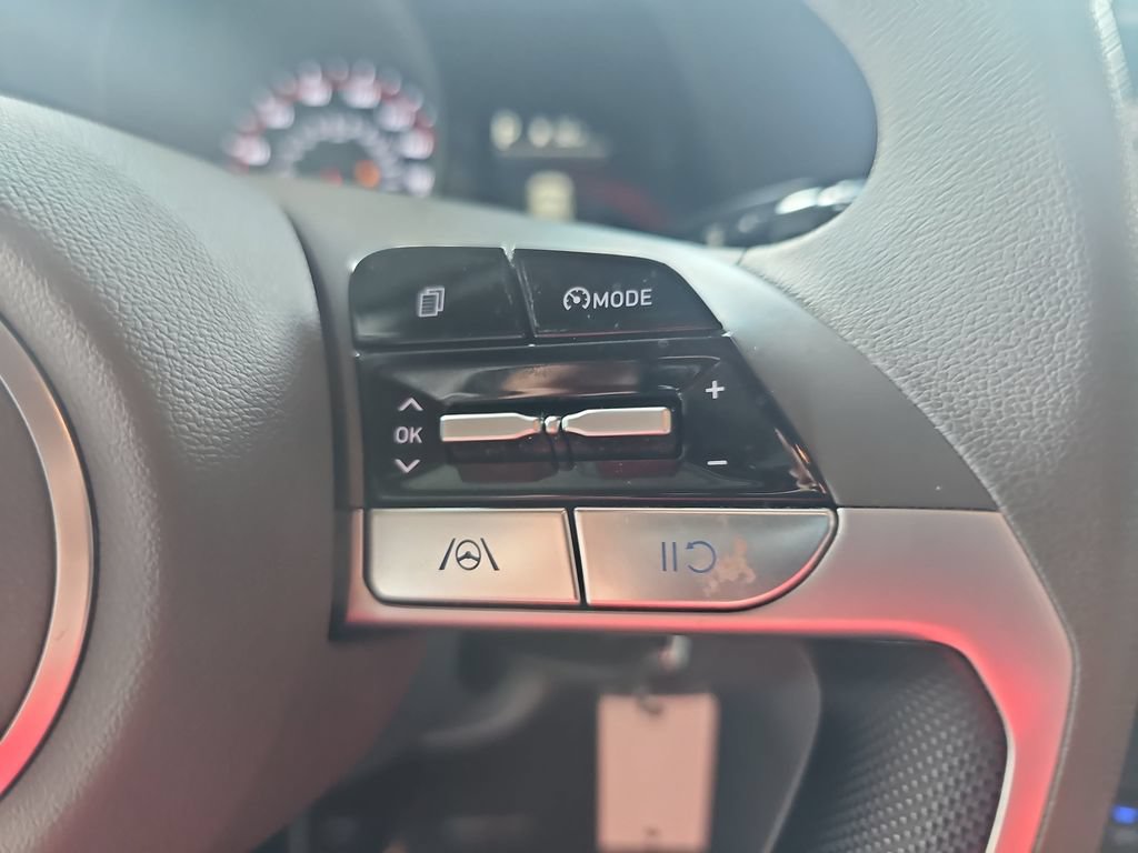 Certified 2023 Hyundai Elantra SE FWD image 17