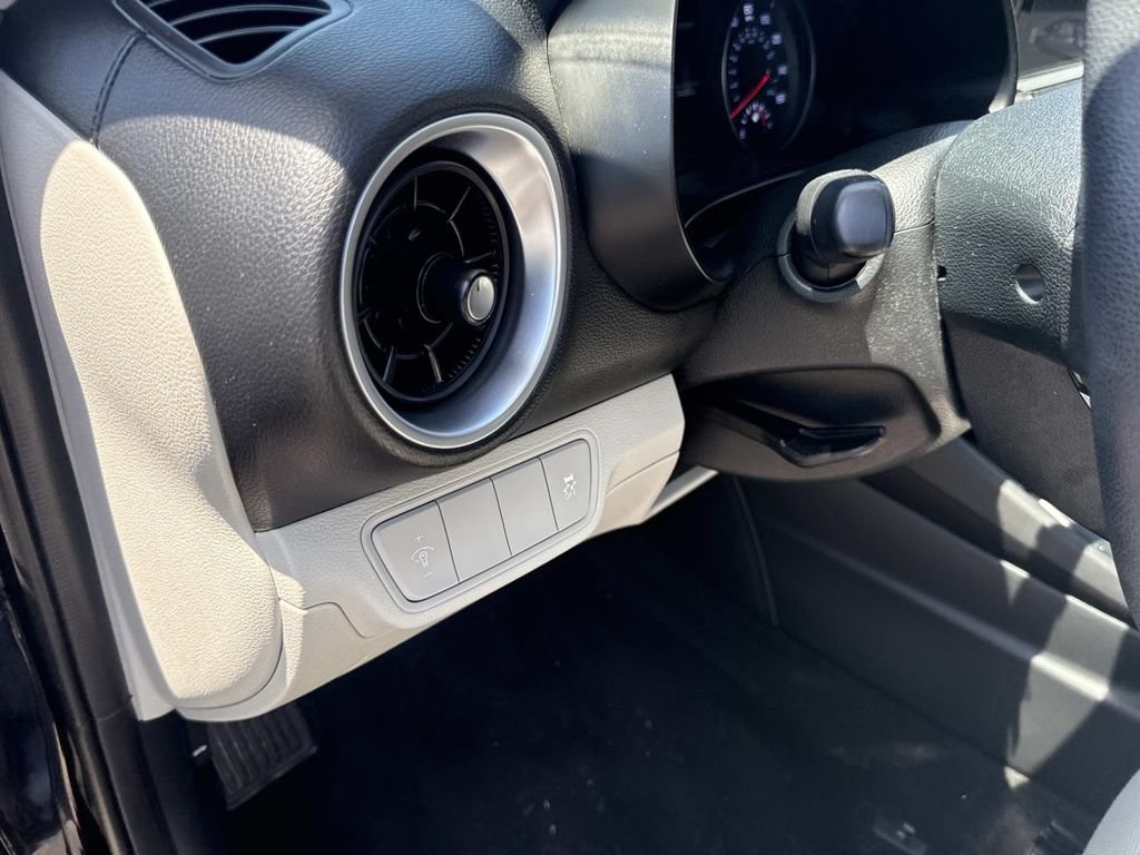 Used 2022 Kia Forte LXS FWD image 18