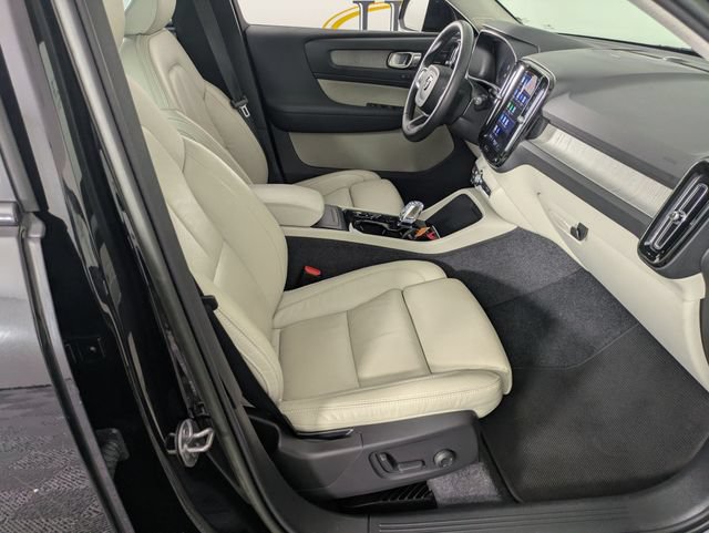 Used 2023 Volvo XC40 B4 Ultimate FWD image 36