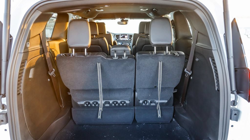 New 2027 Chrysler Pacifica Select FWD image 31