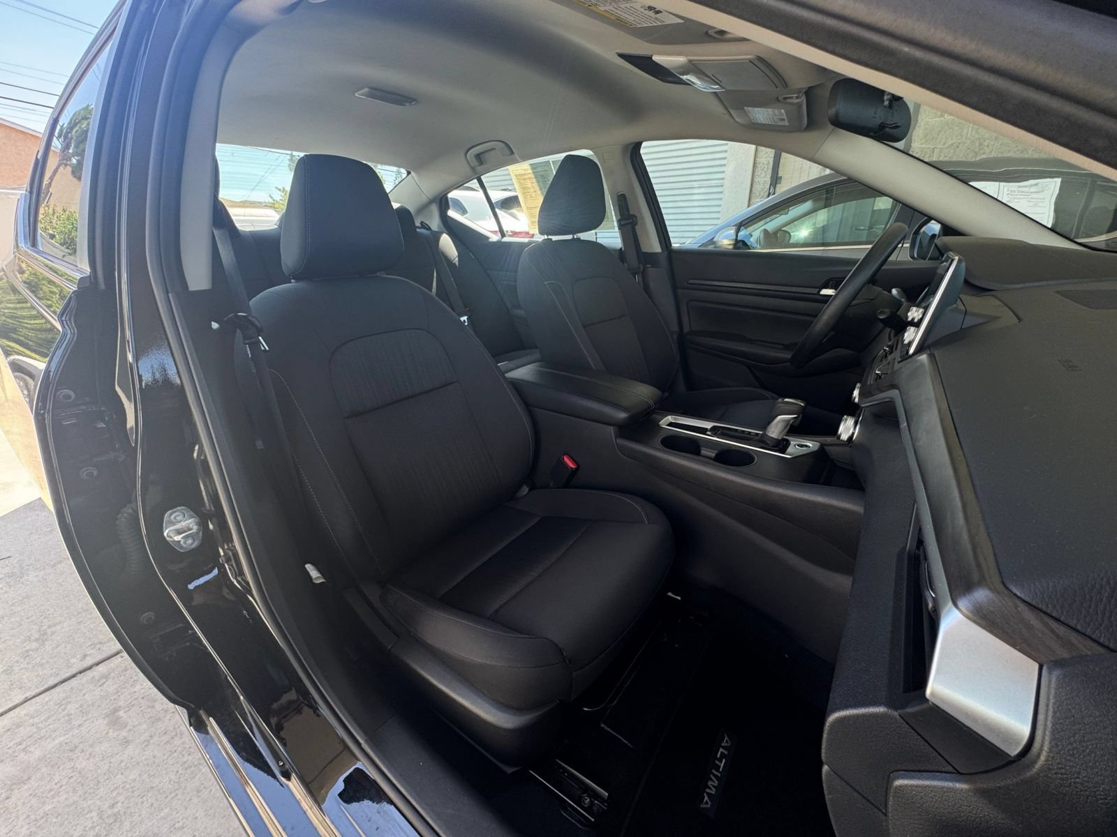 Used 2025 Nissan Altima 2.5 SV FWD image 37