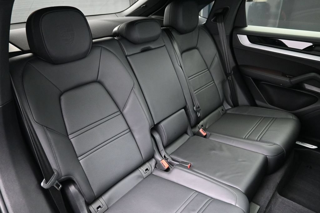 Certified 2025 Porsche Cayenne Coupe AWD/4WD image 26